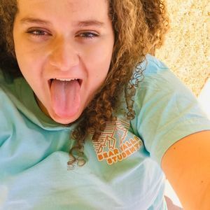 Meet your Posher, Ana sophia